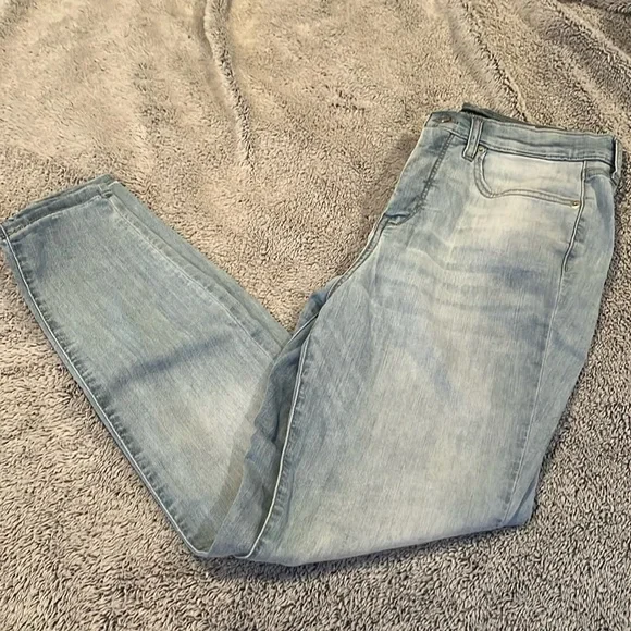 Jeans - Picture 1 of 6